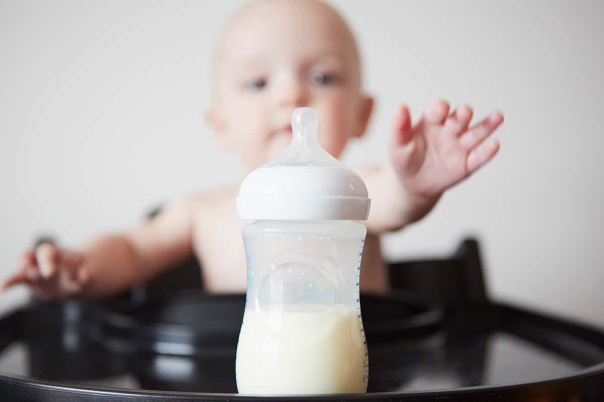 newscientist's tweet photo. Plastic baby bottles shed millions of microplastics when shaken https://t.co/HCKUKr4a44 https://t.co/Endv4DfO8V