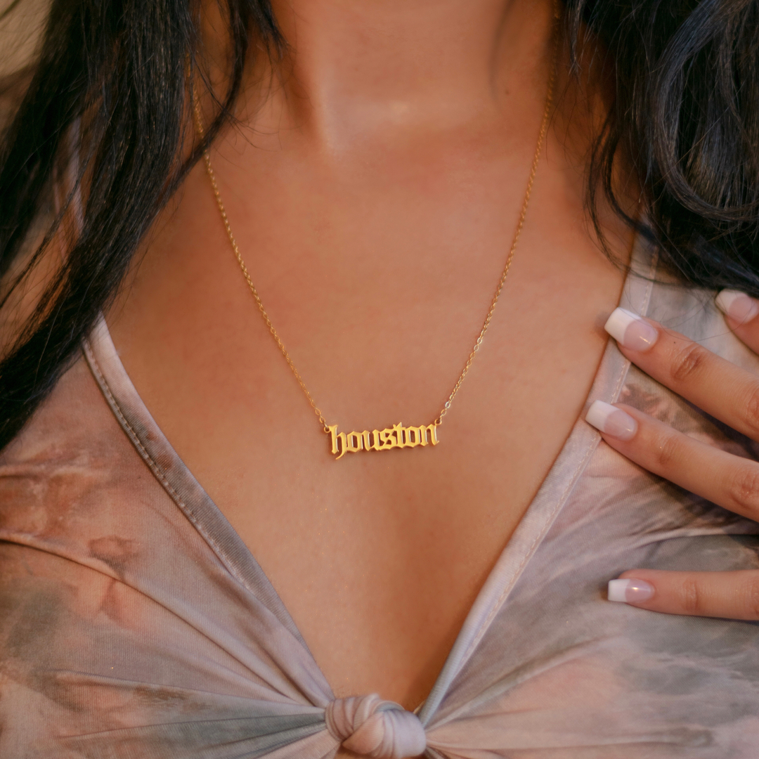 SHOPKAECHE's tweet photo. H-Town Beauty✨|| Shop our original Houston Necklace & use code: SAVE10
#SHOPKAECHE #KAECHE #Houstonnecklace #original #Houston #Htown #gold #jewelry #shop https://t.co/jcTkfUraXz