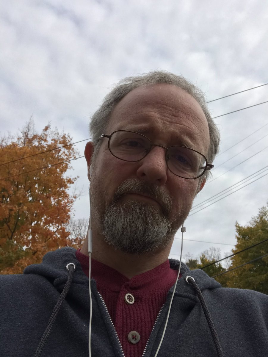 AuthorGrogan's tweet photo. Walking around the neighborhood while listening to #SmashingPumpkins. I feel like I’m 17 again! #music #nostalgia https://t.co/484W6SbjHN