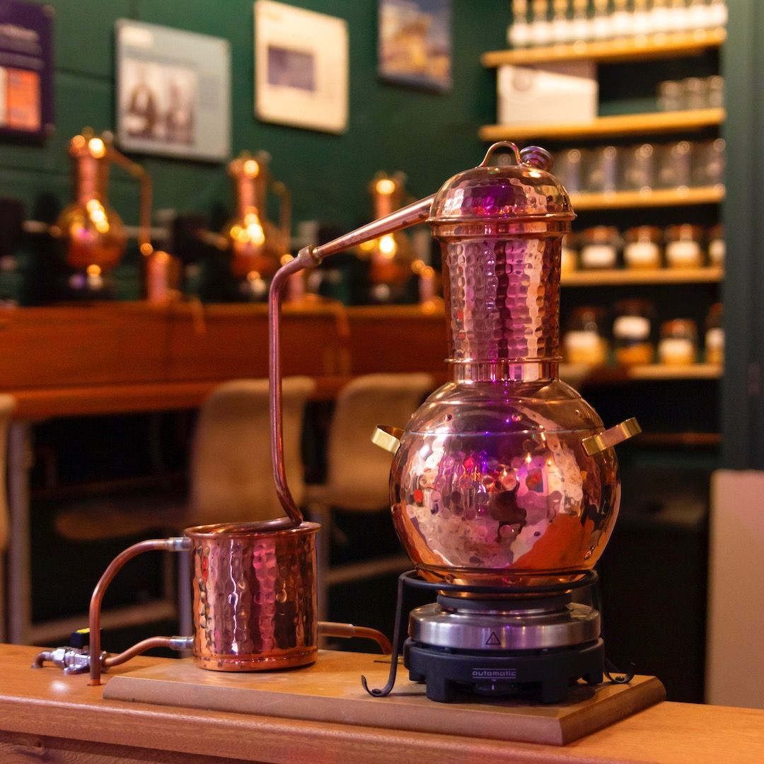 Look at these little copper beauties, don't they look great? Why not come and join one of our highly rated experiences here at the Distillery. Learn about us, the inspiration behind our spirits and the passion we have for our craft. buff.ly/3lAfOYz
