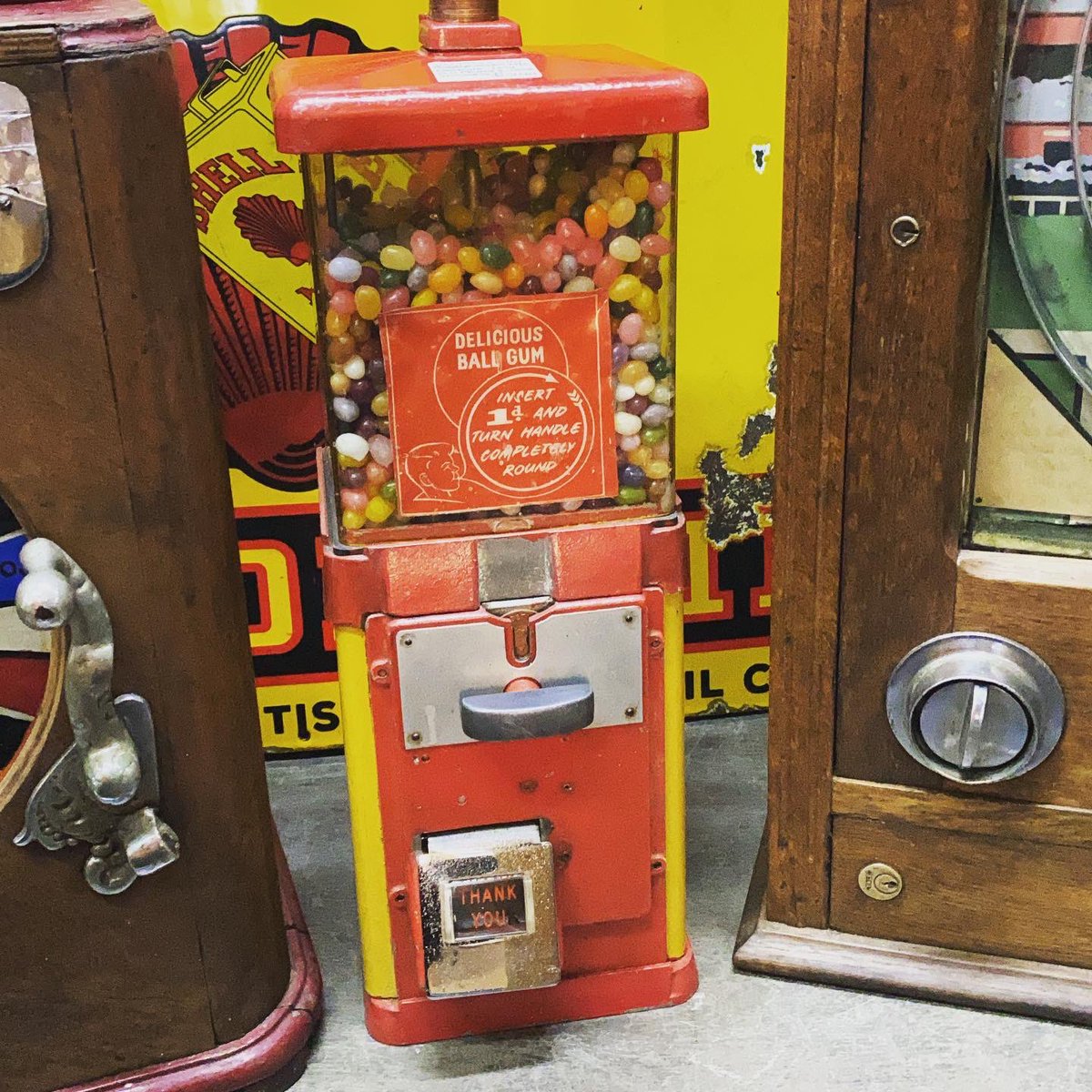 1950’s shop bubble gum machine,working order. #1950sshop #vintagebubblegummachine #50s #bubblegum #bubblegummachine #vintageshop #astraantiquescentre #hemswell #lincolnshire https://t.co/lNFhpudDjQ