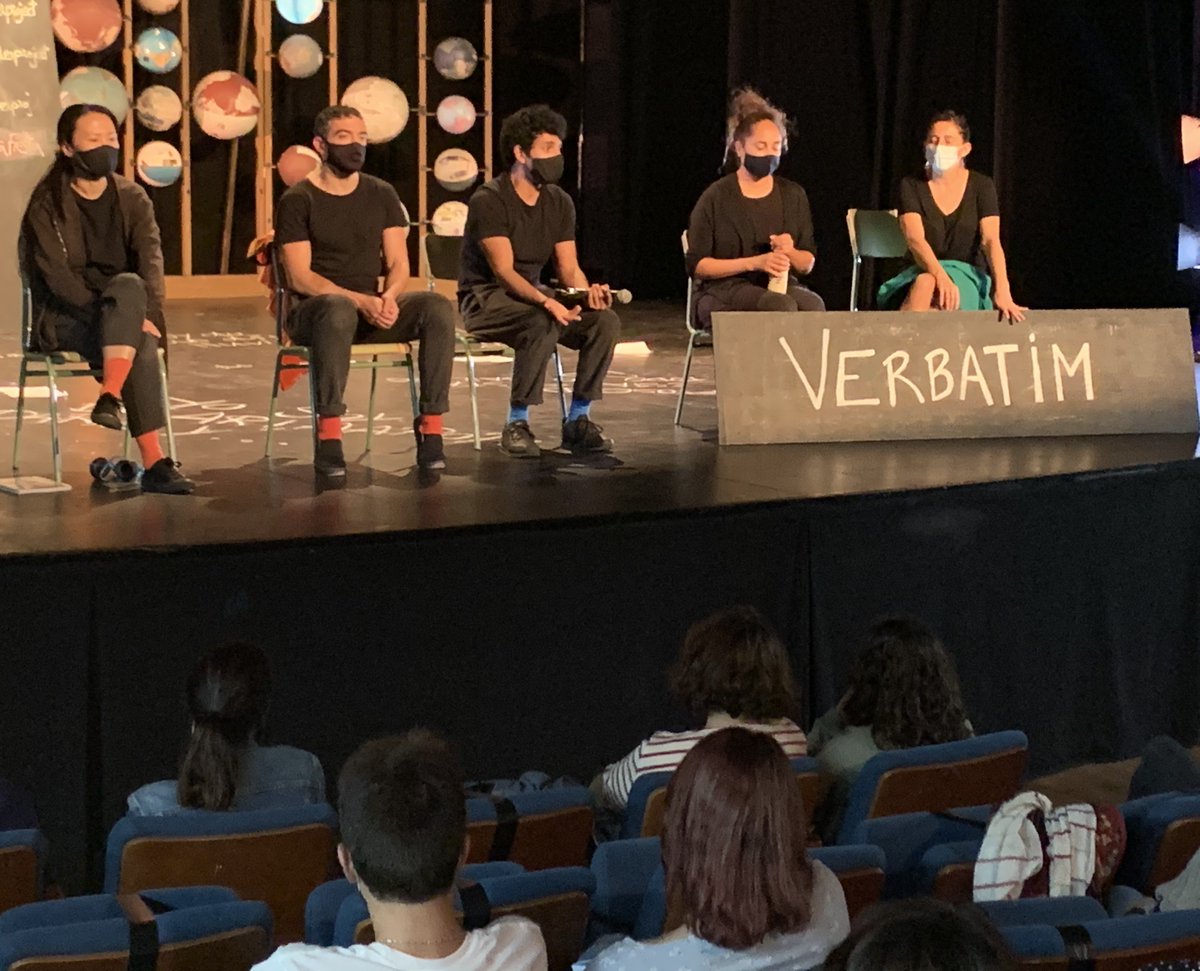 TeatreEscalante's tweet photo. 🎭El teatre com un acte de resistència amb "Fiesta, Fiesta, Fiesta" #TheCrossBorderProject, la 2a obra #CicleJovesEscalante exhibida ahir amb un interessant debat posterior amb la cia. Gràcies a tots, famílies i joves per fer-ho possible!. @Culturadival #CulturaSegura https://t.co/gXNTTUpS5O