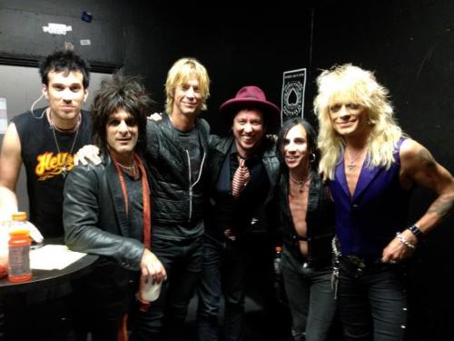 Michael Monroe, Sami Yaffa & co meeting up with an old pal🤘😉
@michaelmonroe @SamiYaffa @SteveConteNYC @DuffMcKagan
#steveconte #hanoirocks #duffmckagan #gunsnroses #gnr #axlrose #izzystradlin #sunsetstrip #80s #classicrock #glamrock #hairmetal #punkrock #velvetrevolver https://t.co/Xqi8XduBhf