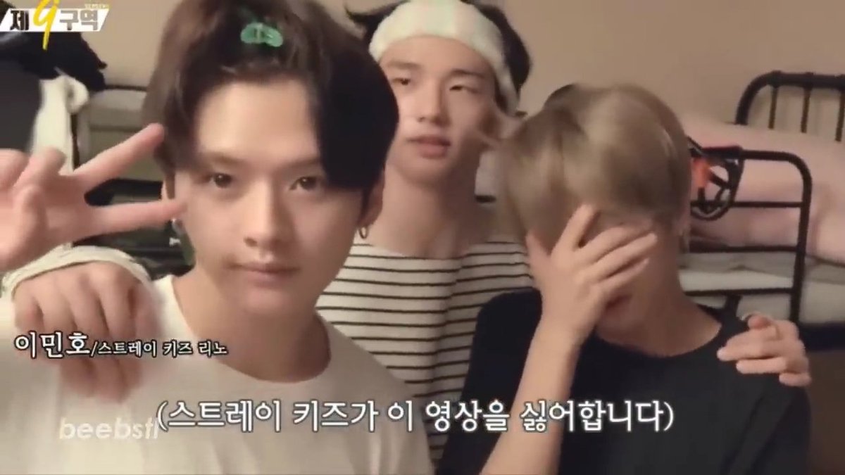 ft. barefaced babie hyunjin and???? felix???? i cant tell their face is covered
