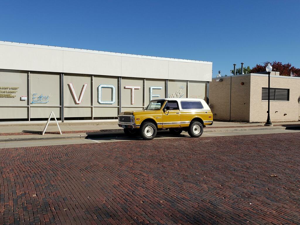 Chevrolet, can you hear me? This is a Blazer #bugatti #ferrari #porsche @cars https://t.co/ooqwiyYlRL