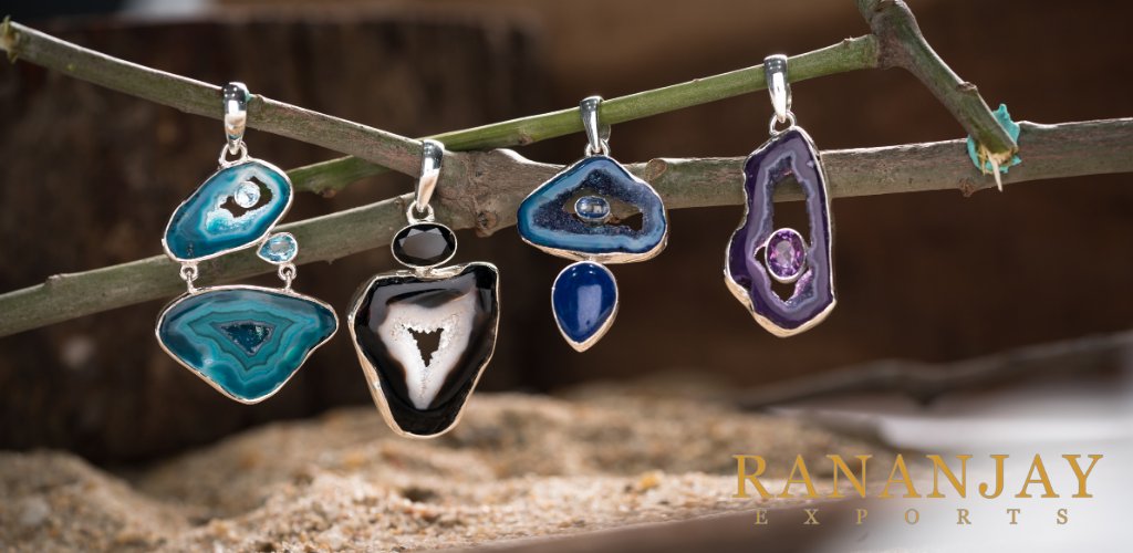 Agate pendants are must-haves for your collections, considering the latest trends.
Sign up now... @ https://t.co/15vPcaFRf1
#agate #blueagate #purpleagate #blackagate #agatestone #agatejewelry #agatestonejewelry #pendant #b2b #wholesale #agatependant #RJE #rananjayexports https://t.co/U7Wb0jFcOQ