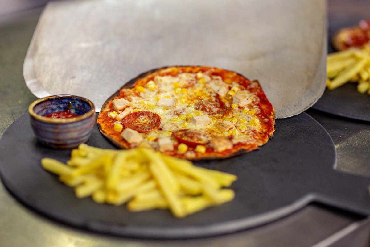KIDS EAT FREE!! 👀
With our school run offer, kids can make their own pizza for free when an adult orders from our £10 set menu. Take the stress of tea time away and join us for an after school treat. 🍕
Available Monday to Friday 3-5pm. 
bit.ly/Rustica-booknow