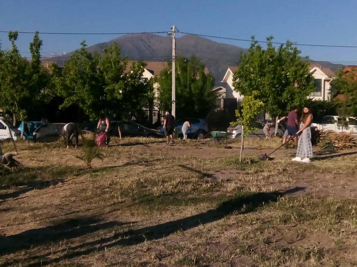 ericapsp's tweet photo. @CRootsman #areasverdes #germancodina #PuenteAlto #vecinosunidosporplazas vecinos unidos para crear áreas verdes https://t.co/C2Xp9FNmVD