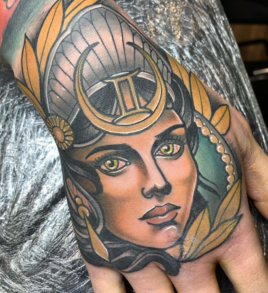 Aggregate 69+ traditional hand tattoo super hot in.cdgdbentre