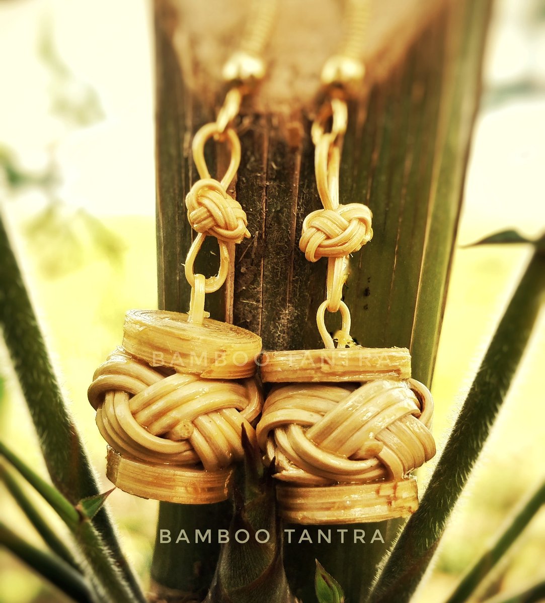 Dangling Drum shaped earrings
JE120H30

#earrings #danglingearrings #dangler #hangingearrings #bambooearrings #bamboo #handmadeIndia  #Bambooartisans #artisansofindia #Bambooart #handmadeinPune #handmadeIndia #handcrafted #bamboocraft #ecofriendlyjewellery #earringsmadeofbamboo