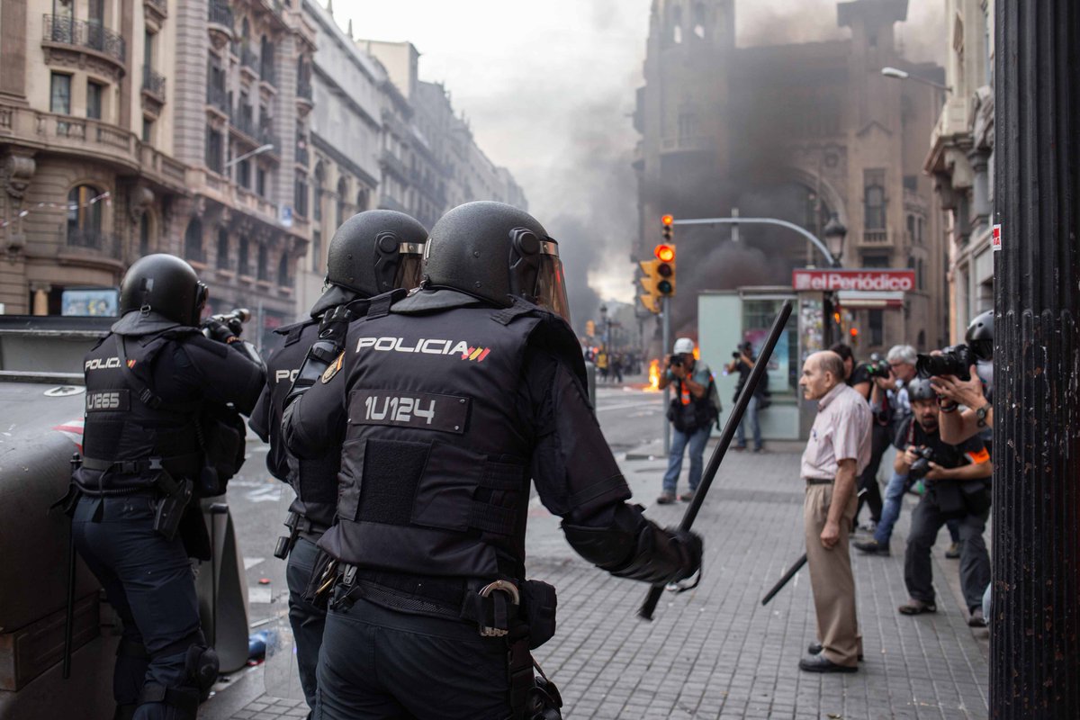 mark_madness_'s tweet photo. 📅 18/10/19 ▶️ One year ago... 
 #barcelona #sentenciaproces #vagageneral #protestes #tsunamidemocratic #catalunya https://t.co/u9eZnrQcUz