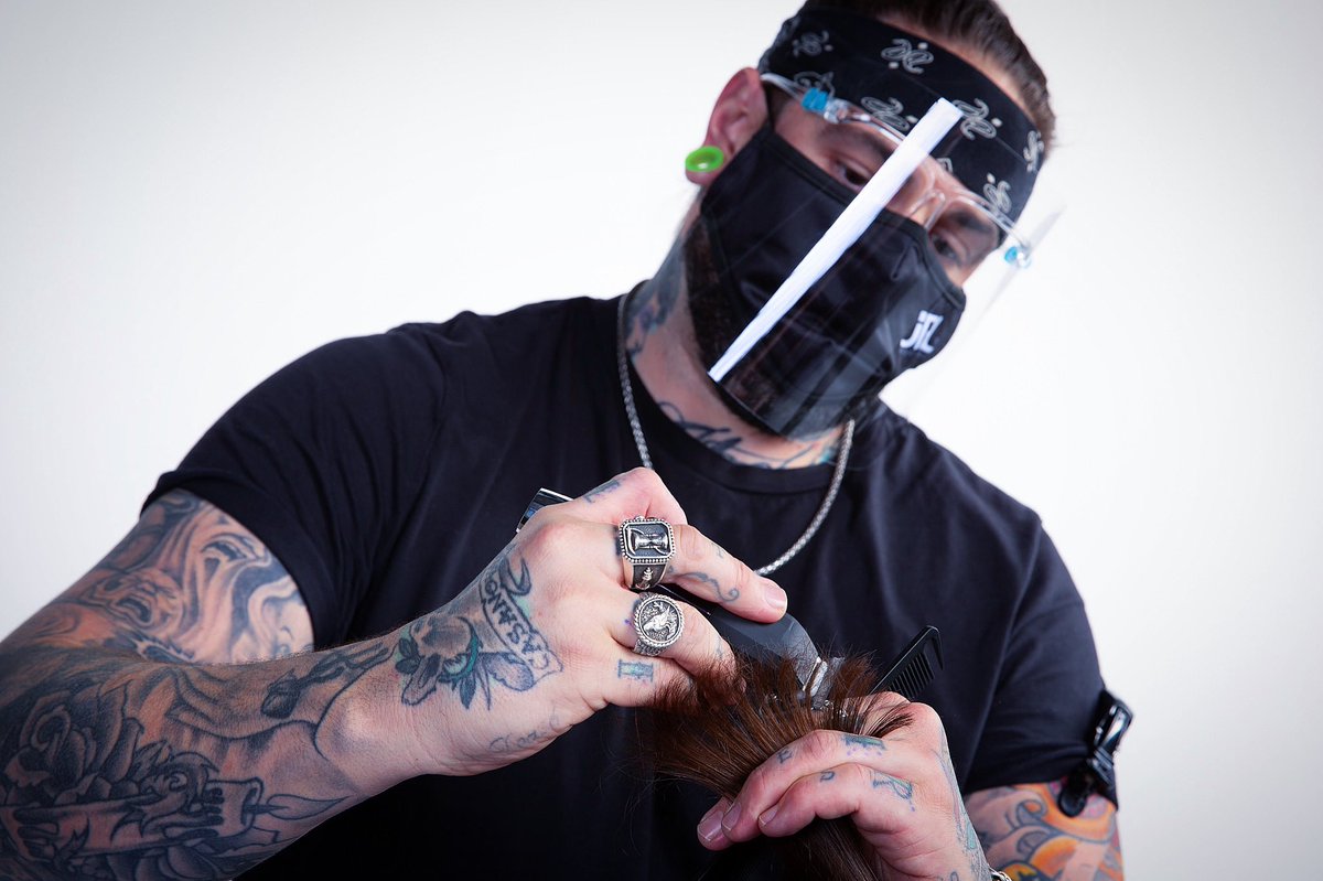 SDCHiTech's tweet image. Tom Chapman, Founder &amp;amp; CEO of @TheLionsBarbers and men’s mental health advocate using our state of the art Photo Studio here @sdcollege to film a product campaign. Level 3 Film &amp;amp; Photography students were on hand to manage the recording and production!

@HeresTommy @WhatsonSW