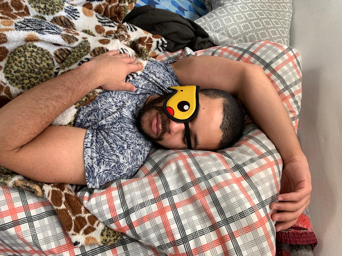 Elvystec's tweet photo. X: "Te debes ver bello durmiendo"
Yo durmiendo en cuestión: https://t.co/EI99C4PRgc