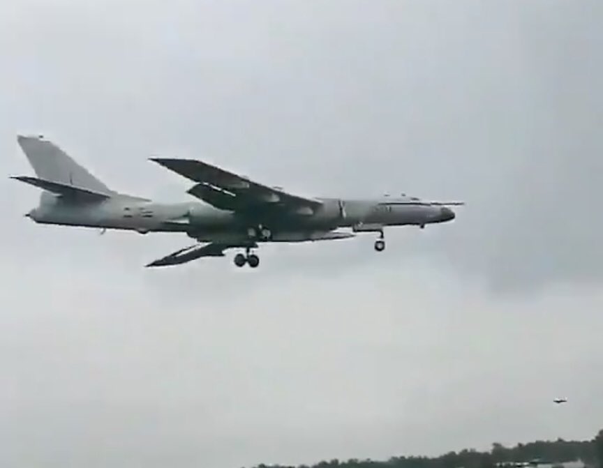 Over the weekend a video turned up showing a PLAAF H-6N carrying what an unknown payload on its belly. Video/screen grab quality is not the best, but it appears to be a boosted Hypersonic Glide Vehicle (HGV) 1/x