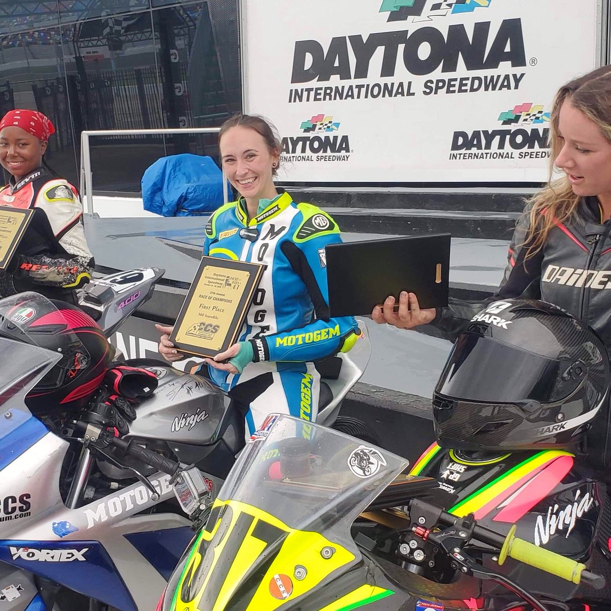 IzzoSink's tweet photo. Congratulation’s Nicole Marie Ball @rosieriveter088 on your first place finish in MotoGirlGT 500 Superbike this weekend at the International Capital of Speed! 
♥️🖤🏁 #motorsports #girlpower #motorcycles #womeninmotorsports #ambassador #motogirlgt #sports #CCS #ASRA #racing https://t.co/SxMB0SJ6i3