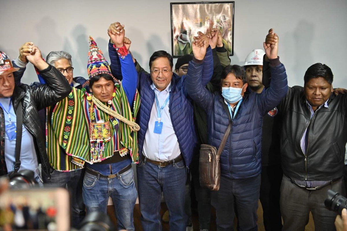 Victoria del Pueblo. Felicidades a los cros Luis Arce y David Choquehunca y al #MAS por la histórica y trascendental victoria que retornará justicia y bienestar al hermano pueblo boliviano. !Viva Evo! !Jallalla Bolivia! <a href="/LuchoXBolivia/">Luis Alberto Arce Catacora (Lucho Arce)</a> <a href="/evoespueblo/">Evo Morales Ayma</a>