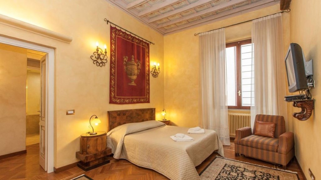 gruppomrcase's tweet image. 📍 Centro Storico / A pochi passi dal #Pantheon 🏛️
(Via del Gesù)

PROPRIETÀ ESCLUSIVA
In vendita #appartamento di circa 260 mq ubicato al 3° piano di un palazzo del XVII secolo: 13 grandi finestre e soffitti affrescati alti 4 m 👉 bit.ly/35cWpWX

#MrCase
Tel 06 3340000