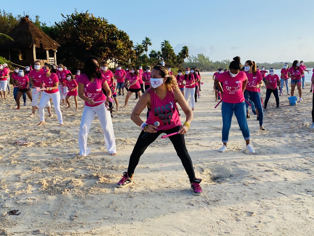 Desde Playa del Carmen enviando el mensaje al mundo: mayor prevención y tratamientos oportunos contra el cancer. #DifSolidaridad #DIFRosa #SolidaridadRosa