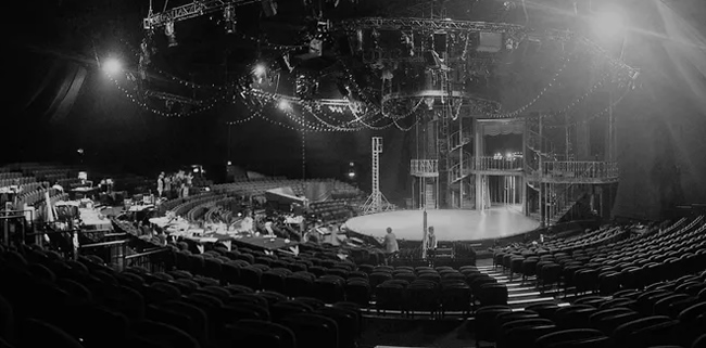 AustenFabs's tweet photo. Any venue, event or #travellingshow will need #crowdcontrolbarriers, whether they are part of your #seatingstructure or for queue management. Here at #GrandstandSystems, we design and manufacture many different structures for #theatres and #circuses https://t.co/qOuW7GEPPE https://t.co/jkQpmerxZn