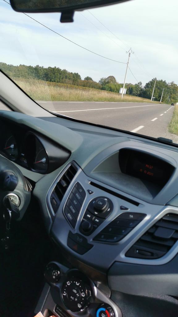 ju_abba's tweet image. Bon bah en attendant la dépanneuse, on regarde le top 100 de @TrashTalk_fr. Ca reste le meilleur jour de la semaine