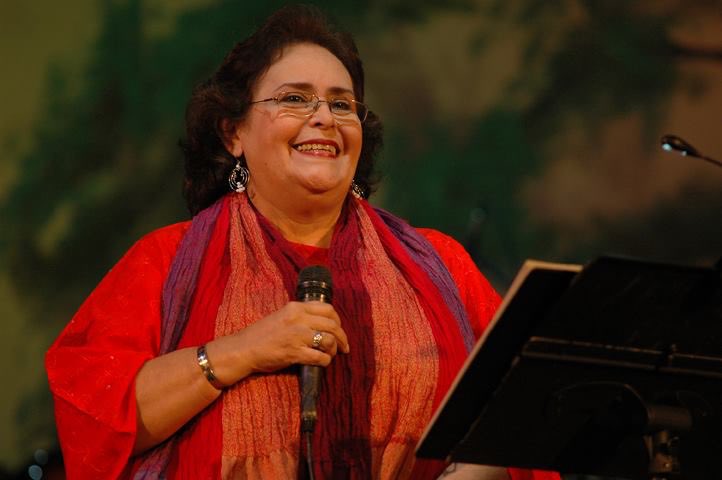 VillegasPoljak's tweet image. Me complace informar que, a propósito de cumplir hoy 69 años de vida, hemos resuelto otorgar a Lilia Vera el Premio “Aquiles Nazoa” de @minculturave y su certificado como Portadora Patrimonial de la #Cultura venezolana. ¡Gracias, maestra! Aplausos de pie. m.youtube.com/watch?v=xQy4Y0…