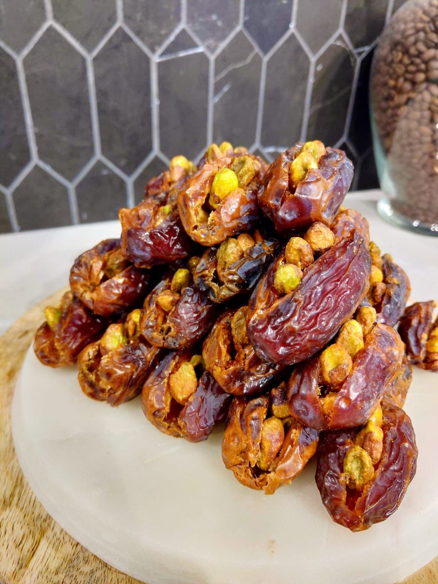 CafeAlchemist's tweet photo. Start off your week right with our delicious pistachio stuffed dates, caramelized with maple! These oddly healthy and delicious bites will leave you coming back for more 🤤 https://t.co/6L3obQWB8F
