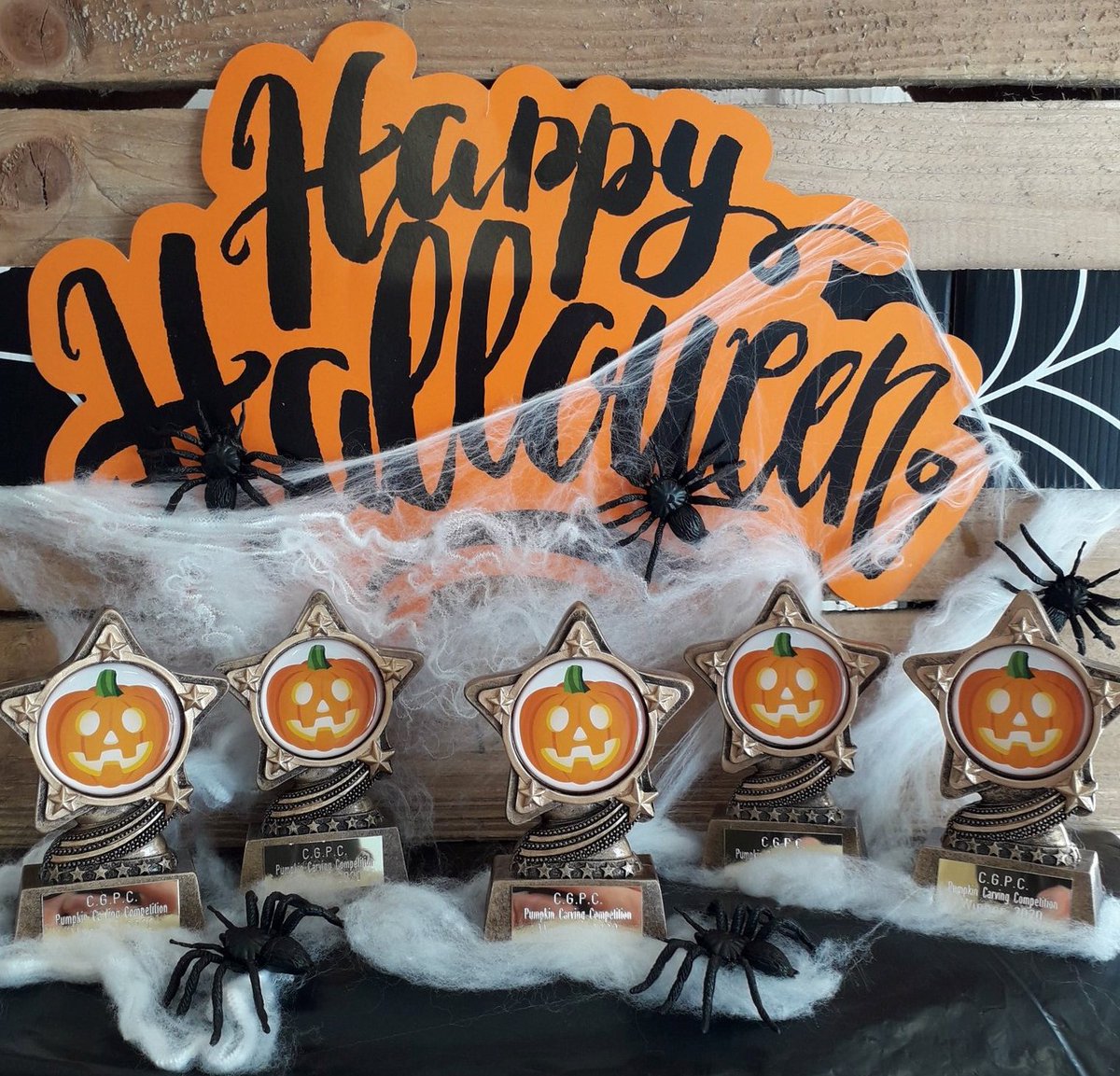 We will be holding a Virtual Pumpkin Carving Competition 28-30 October.  Carve your pumpkin at home and add your picture to our twitter post between 28 and 30 October.  You could win a trophy and book tokens.  More info: croxleygreen-pc.gov.uk/index.php/coun…
#croxleygreen #pumpkincarving