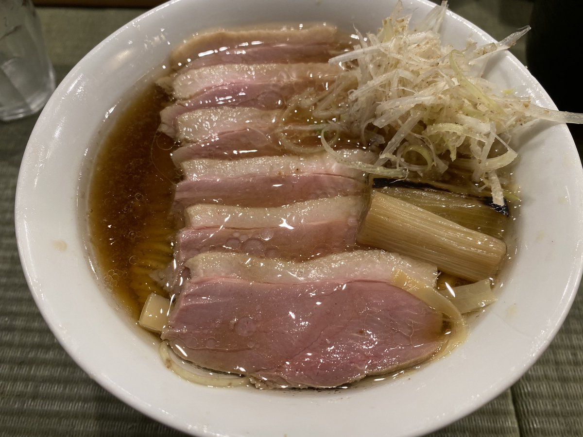 NovaLeft's tweet photo. 上野の鴨to葱
美味しいは美味しいが行列作って食べるほどではない気がした
親子丼は超美味しかった https://t.co/gFfDh8lNQL