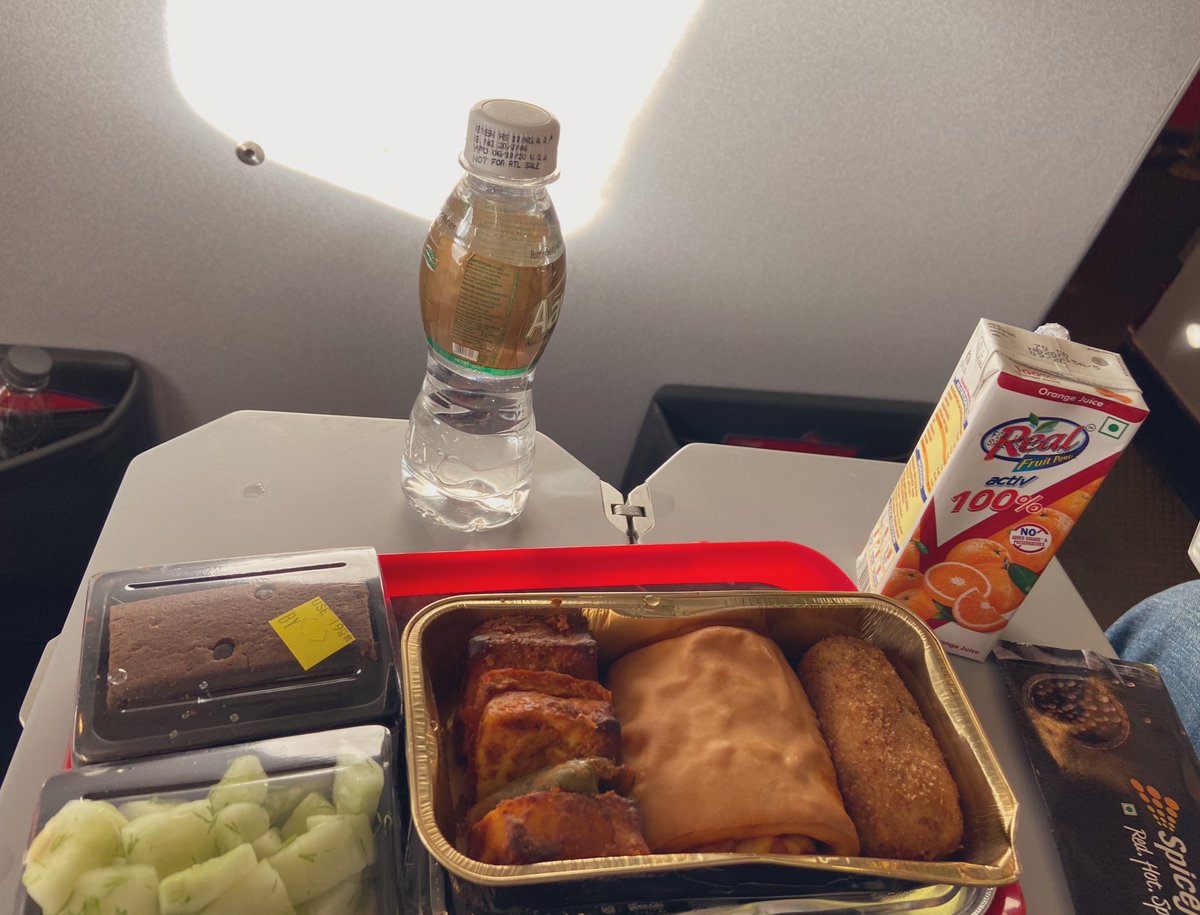 nikhilchopra's tweet image. Now that’s what I call a super impressive service onboard @flyspicejet . Quantity , Quality , Taste ..PERFECT . #SpiceMax #Pune #Delhi #SG8184 19th Oct 2020