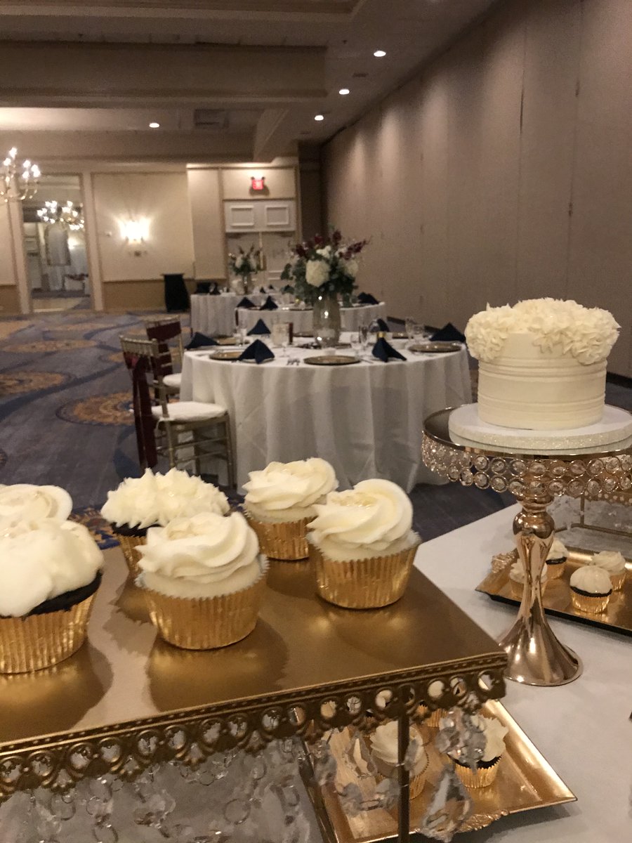 Here's a sweet start to your week! We are still booking small, socially distanced weddings and events. #portlandmaine #mainewedding