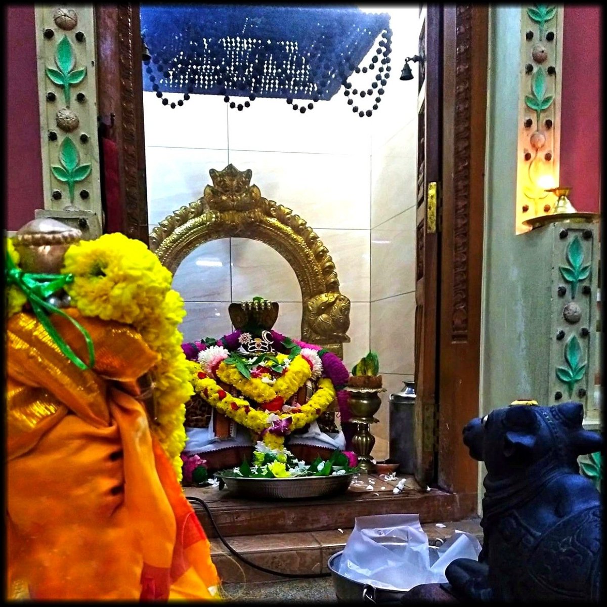 நாட்டம் இரண்டும் நடுமூக்கில் வைத்திடில்
வாட்டம் இல்லை மனைக்கும் அழிவில்லை
ஓட்டமும் இல்லை உணரவில்லை தானில்லை தேட்டமும் இல்லை
சிவனவ னாமே.
#ஓம்நமசிவாய🔥
#OmNamaSivaya
#ओम_नम_शिवाय
#hindu #god #shiva
#lord #eswar #lordshiva
#lordshivatemple #tiruvannamalai
#tiruvannamalaitemple https://t.co/ZW0FTxWkvJ