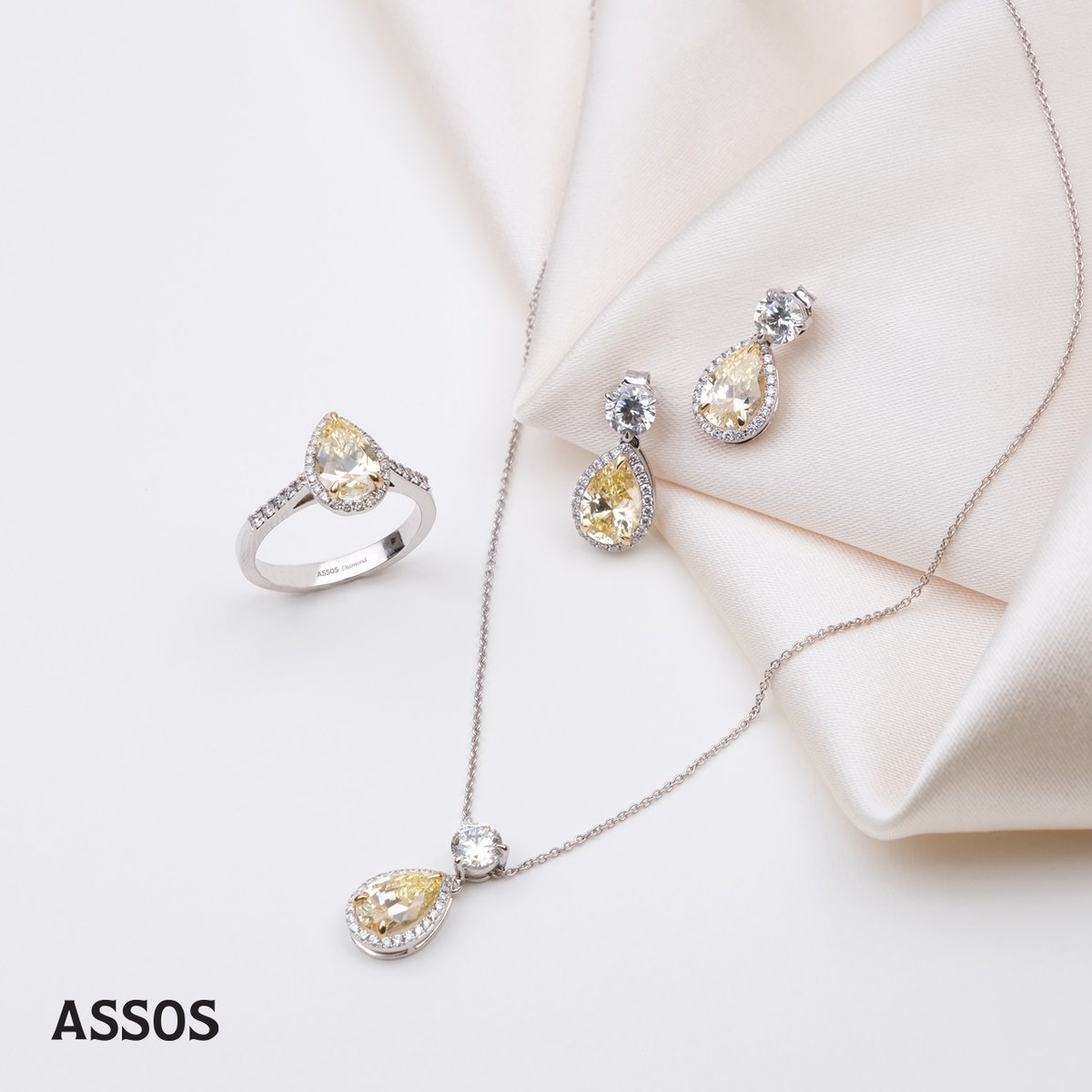 Assos Violet Koleksiyonu ile içinizdeki prensesi taçlandırın…

assospirlanta.com

#assos #assospirlanta #assosdiamond #jewellery #pırlanta #diamond #altın #gold #mücevher #style #fashion #love #gift #hediye #sonsuzlukseninle #yüzük #kolye #küpe
