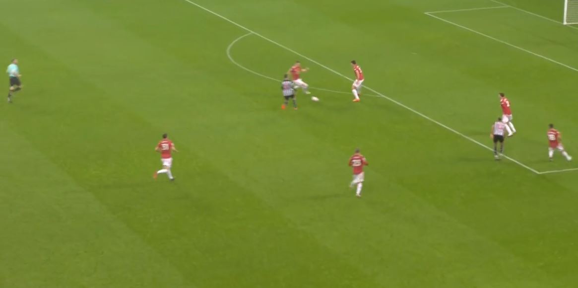 95:15 – 95:23 — Track Back, Intercept and DuelIn the 96th minute he is the reason why we win possession for Rashford& #39;s goal. He tracks back ~50 yards and READS the potential pass. It& #39;s not just aggression. Then, he intercepts AND duels, winning the ball for us.