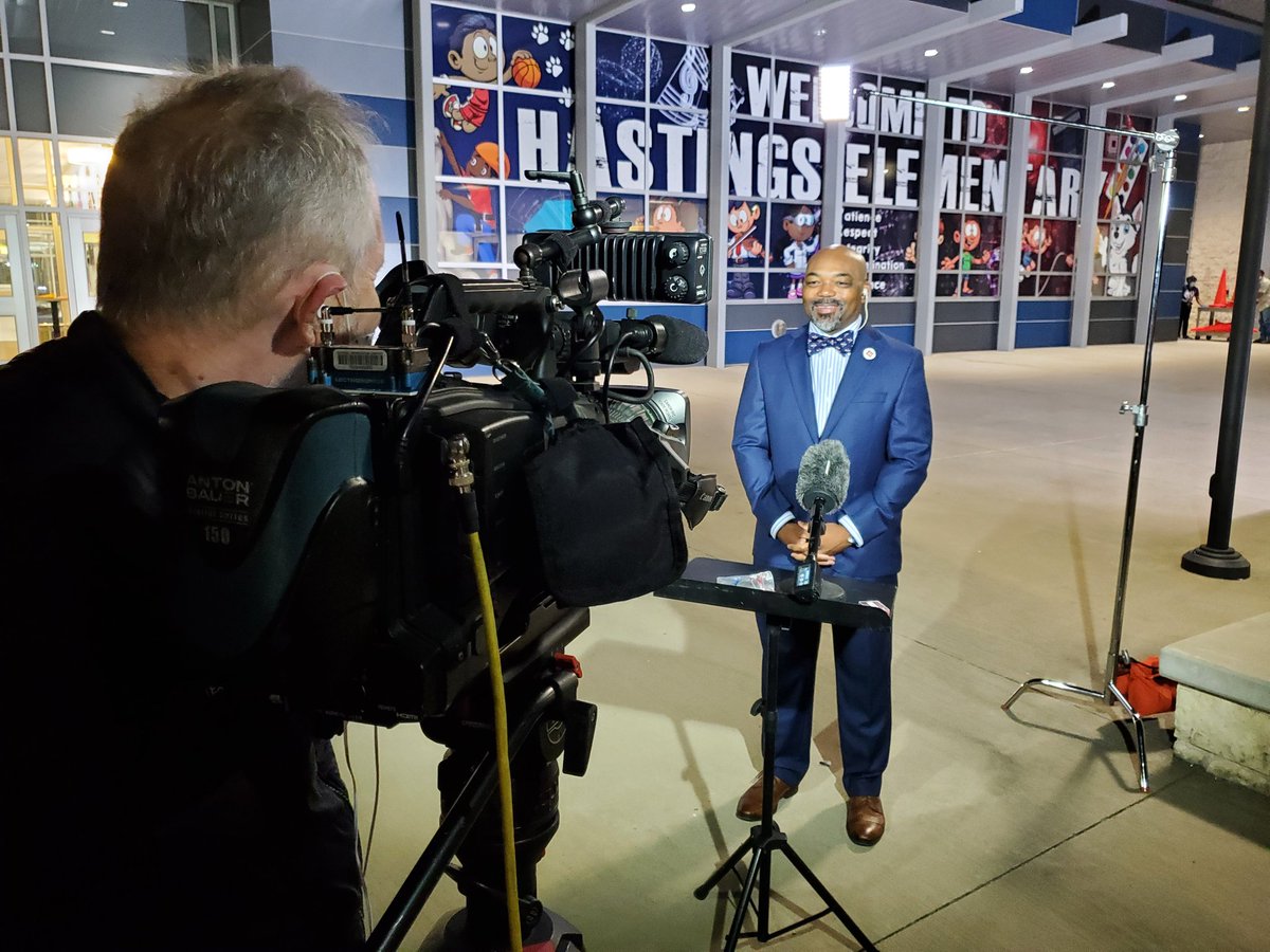 DvilleISDSuper's tweet photo. I started our second first day of school at @HastingsES talking with @NBCDFW about the preparations we are taking to safely welcome students back to the classroom. #WeAreDville #OneDville #WritingSuccessStories https://t.co/ehE1RQxv1J