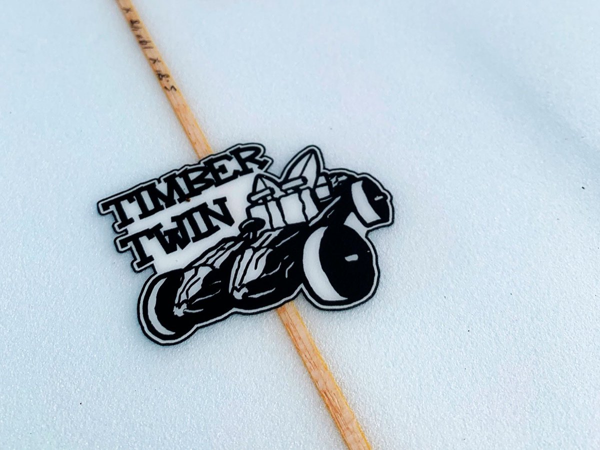 Volvemos a los 90 con la nueva #FullCasTimberTwin 🏄🏽‍♂️👌 bit.ly/31i1Mmr La fusión perfecta entre twin fin clásico y tabla high performance