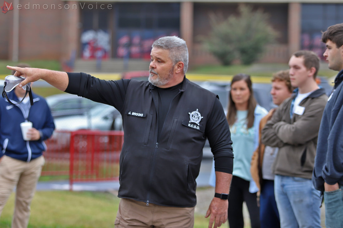 Shoutout to Edmonson County SRO Jeff Brooks, seen here instructing students in a driving simulation for the school's "16th Birthday bash." We see you, SRO Brooks!