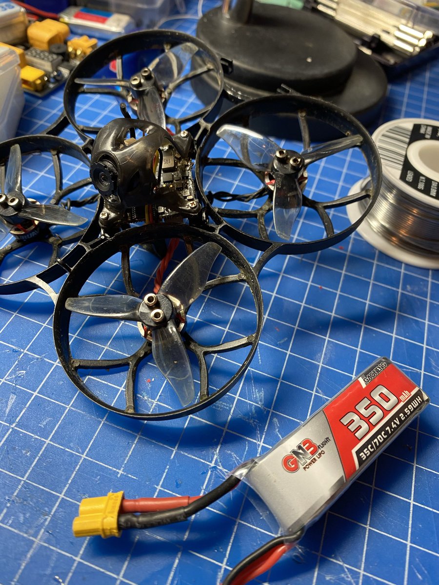 moguyuta's tweet image. こちらのEACHINE UZ85機。

キットのみの販売の為なのか、あまりレビューを見ないのですが、実はUZ65同様、非常に飛ばし易い良機だと思います。

しかも、飛行時間がメチャクチャに伸びます。

2Sの350mAhのバッテリーで7分弱のフライトが楽しめます。

オススメです。❗️

#EACHINE
#UZ85