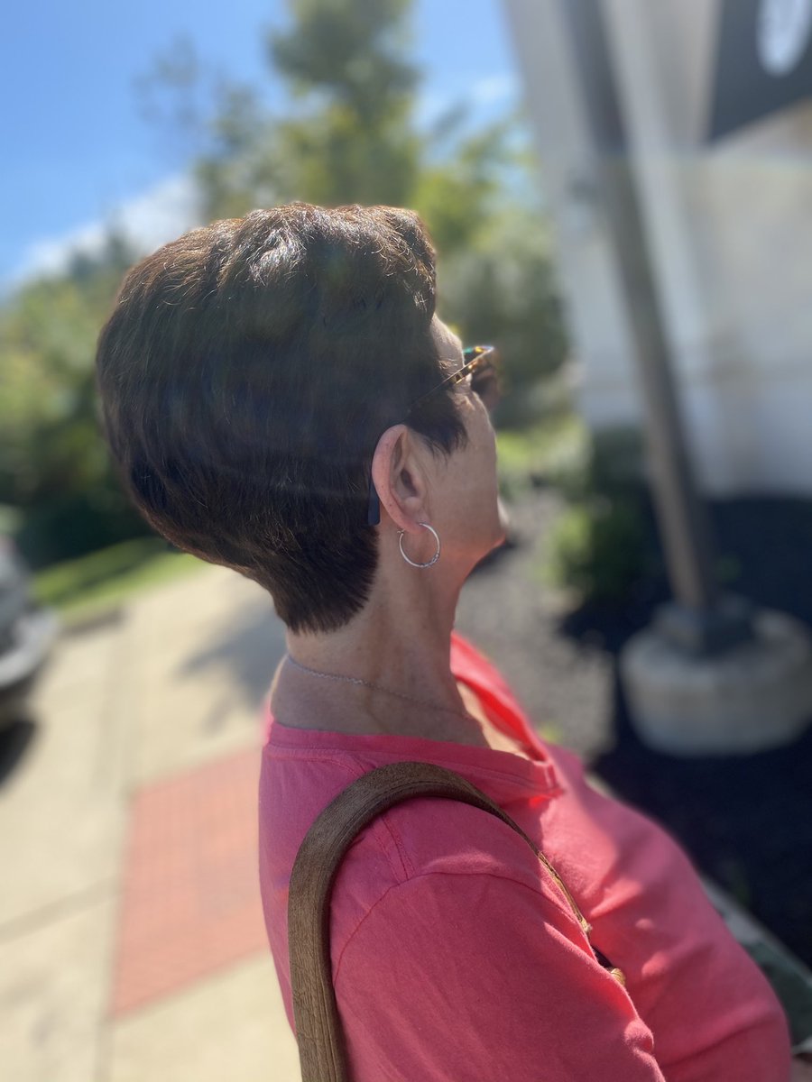 ABetterWayHair1's tweet photo. View yourself with this layered dark mocha brunette pixie cut, and tell us you don’t love it?! 

#pixiecut #darkbrunette #brunette #mochabrunette #layeredpixie #canyoudoit #hairtransformation #euforapro #euforastyle #abetterwayattaras https://t.co/NNNEJION8w
