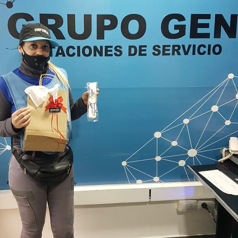 YPFGrupoGen's tweet photo. Así compartimos el #DiaDeLaMadre en #GrupoGEN con las mamás de nuestro equipo 💕

¡ Gracias chicas por su dedicación ! https://t.co/JJ9tMkNt33