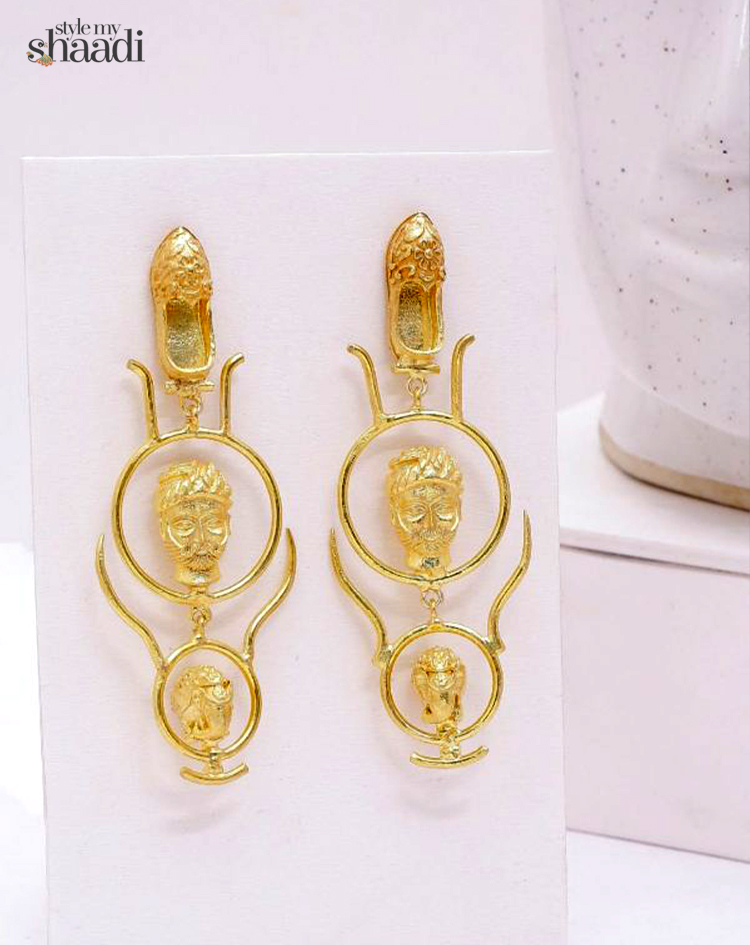 stylemyshaadi's tweet image. A quirky take on Indian traditions and cultures, these earrings are one of a kind and deserves a place in every fashionistas jewellery box!

#StyleMyShaadi #stylishearring #partywearjewellery #indianmakeup #makeuplooks #traditional #Earring #festive #navratrispecial #jewellery