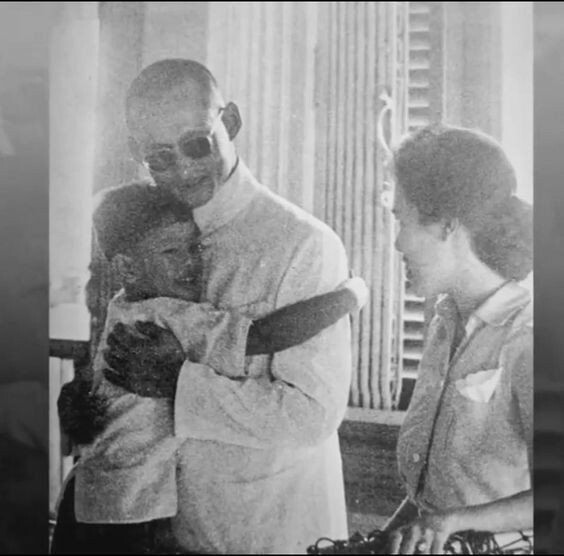 january9845's tweet photo. ใครไม่รักแต่เรารัก 💛
#อนุชนรักชาติศาสน์ก��ัตริย์
#ราษฎรไทยใต้ร่มพระบารมี https://t.co/YWZF5w2uVc