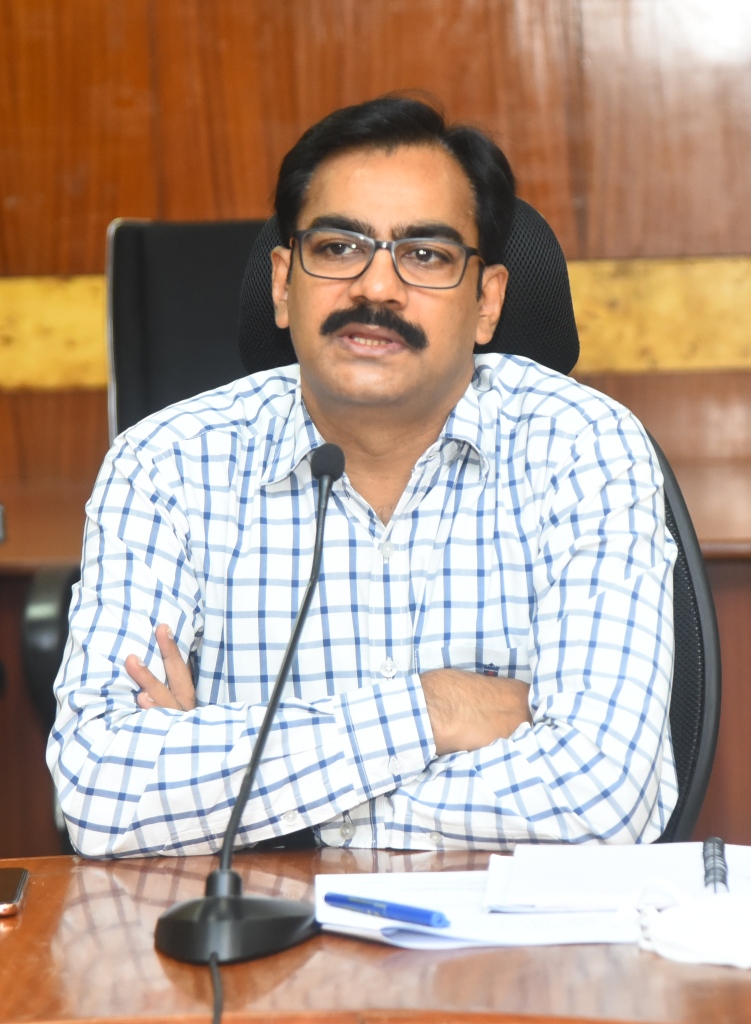 iandprvisakhap1's tweet photo. ప్రభుత్వ,దేవాదాయ,ట్రస్ట్ లకుసంబంధించినఒక్కసెంటు భూమికూడాఅన్యాక్రాంతంకాకుండాచూడాలనిజిల్లాజాయింట్ కలెక్టర్ వేణుగోపాల్ రెడ్డిరిజిస్ట్రేషన్అధికారులను ఆదేశించారు.రిజిస్ట్రేషన్అండ్ స్టాంప్స్ శాఖడీఐజి,జిల్లా మరియుసబ్ రిజిస్ట్రార్ లతోసమావేశాన్నినిర్వహించారు. https://t.co/MqcyxgwcBC