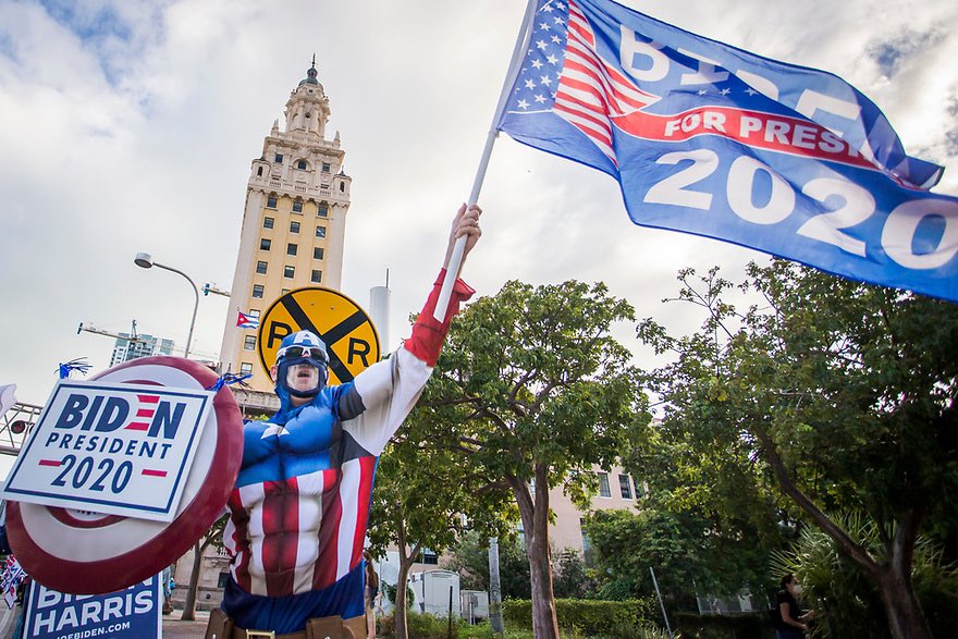 MiguelSahid's tweet photo. Hundreds and Hundreds of cars at  @JoeBiden #Caravan yesterday, we started in #Doral #FL / thru the emblematic #Calle8 we end up at #FreedomTower in #Miami (fotos by @JesusAranguren) #JoeBidenCaravan #LatinosForJoe #CubanosConBiden  #BoricuasConBiden #MiamiForJoe #305ForJoe https://t.co/7A5QvxDfun
