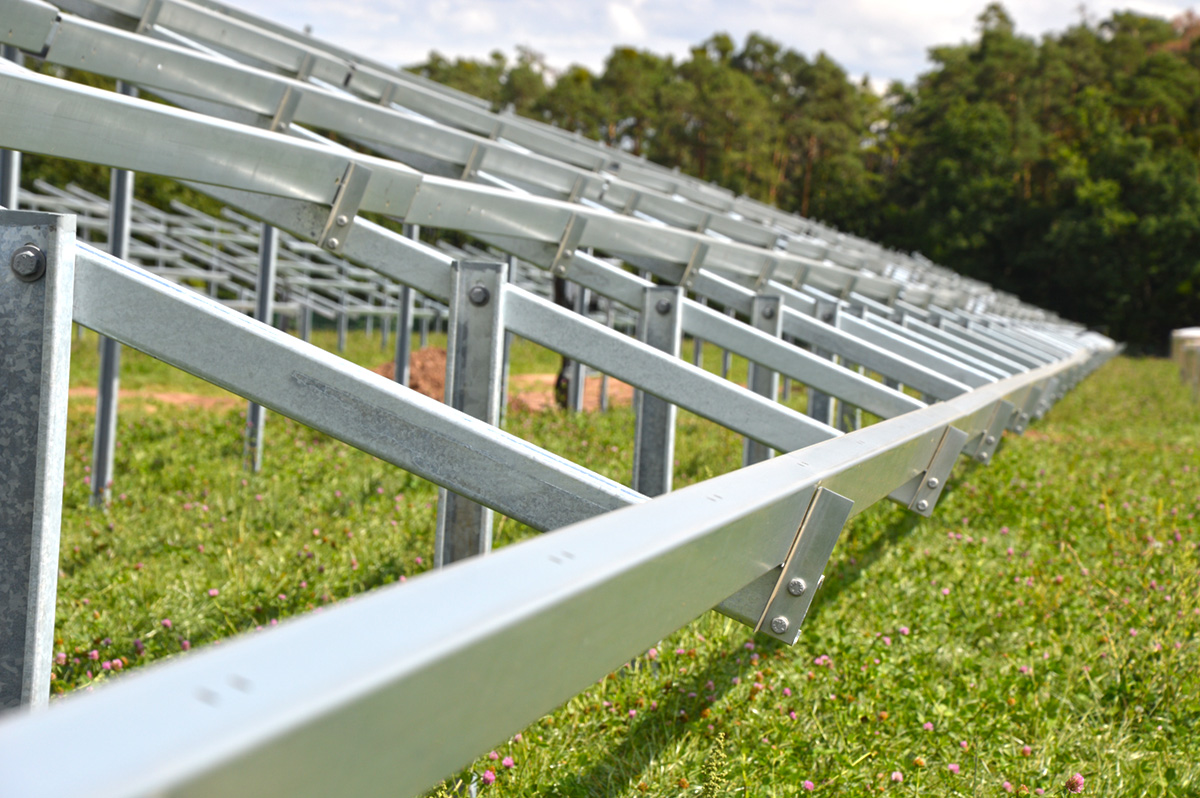 JurchenTech's tweet image. Construction of the 5.8 MW Bonnhof solar power plant is now complete! The system incorporated our well-proven TwinBase design. 
More information about the advantages of our TwinBase design at bit.ly/3lOidQ6 #pvsubstructure #solarrackingsystem #solarmountingsystem #solar