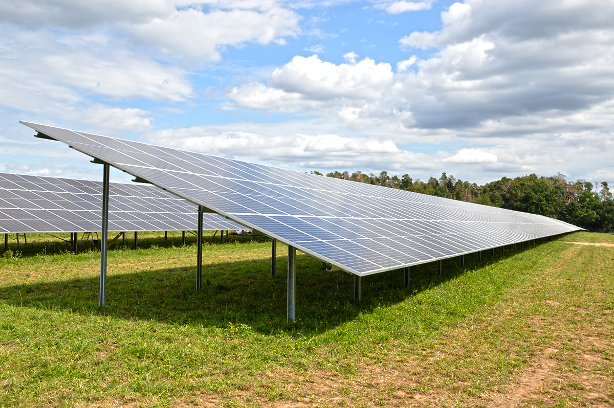 JurchenTech's tweet image. Construction of the 5.8 MW Bonnhof solar power plant is now complete! The system incorporated our well-proven TwinBase design. 
More information about the advantages of our TwinBase design at bit.ly/3lOidQ6 #pvsubstructure #solarrackingsystem #solarmountingsystem #solar