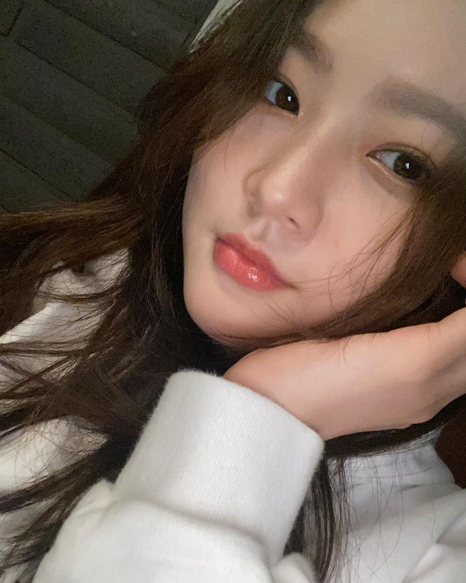 kimsaeron___'s tweet photo. 셀카어려워 ㅇㅅㅇ https://t.co/mvP4xsiL1m