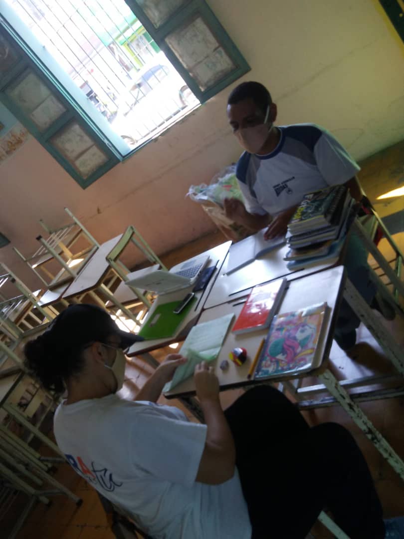 #Lara #7Más7FórmulaPerfecta Nuestros supervisores circuitales en la calle verificando el cumplimiento de las asesorías pedagógicas. E.B. Ciudad de Maracay. Docente : José Rodríguez. 6to grado "B" y 4to grado "U". del  Circuito Carta de Jamaica.  Parroq. Concepción, Iribarren