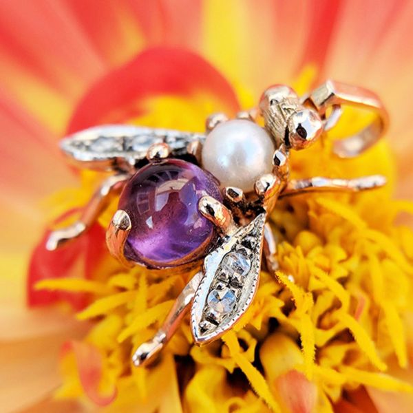 chainsofgolduk's tweet image. Victorian Inspired 9ct Rose Gold Amethyst, Pearl &amp;amp; Diamond Bee Pendant Necklace! 
Animals and insects became popular subjects for jewellery during the Victorian romantic period and they have been worn and loved by many ever since.
Shop with Confidence 
chainsofgold.co.uk/shop/vintage-r…