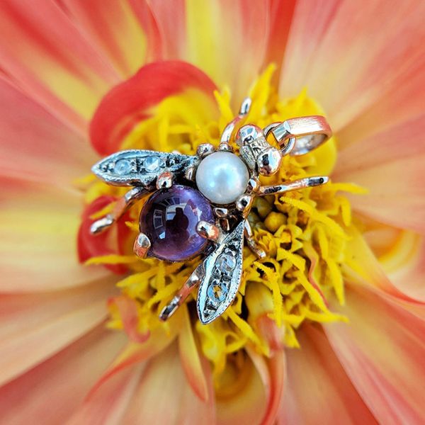 chainsofgolduk's tweet image. Victorian Inspired 9ct Rose Gold Amethyst, Pearl &amp;amp; Diamond Bee Pendant Necklace! 
Animals and insects became popular subjects for jewellery during the Victorian romantic period and they have been worn and loved by many ever since.
Shop with Confidence 
chainsofgold.co.uk/shop/vintage-r…