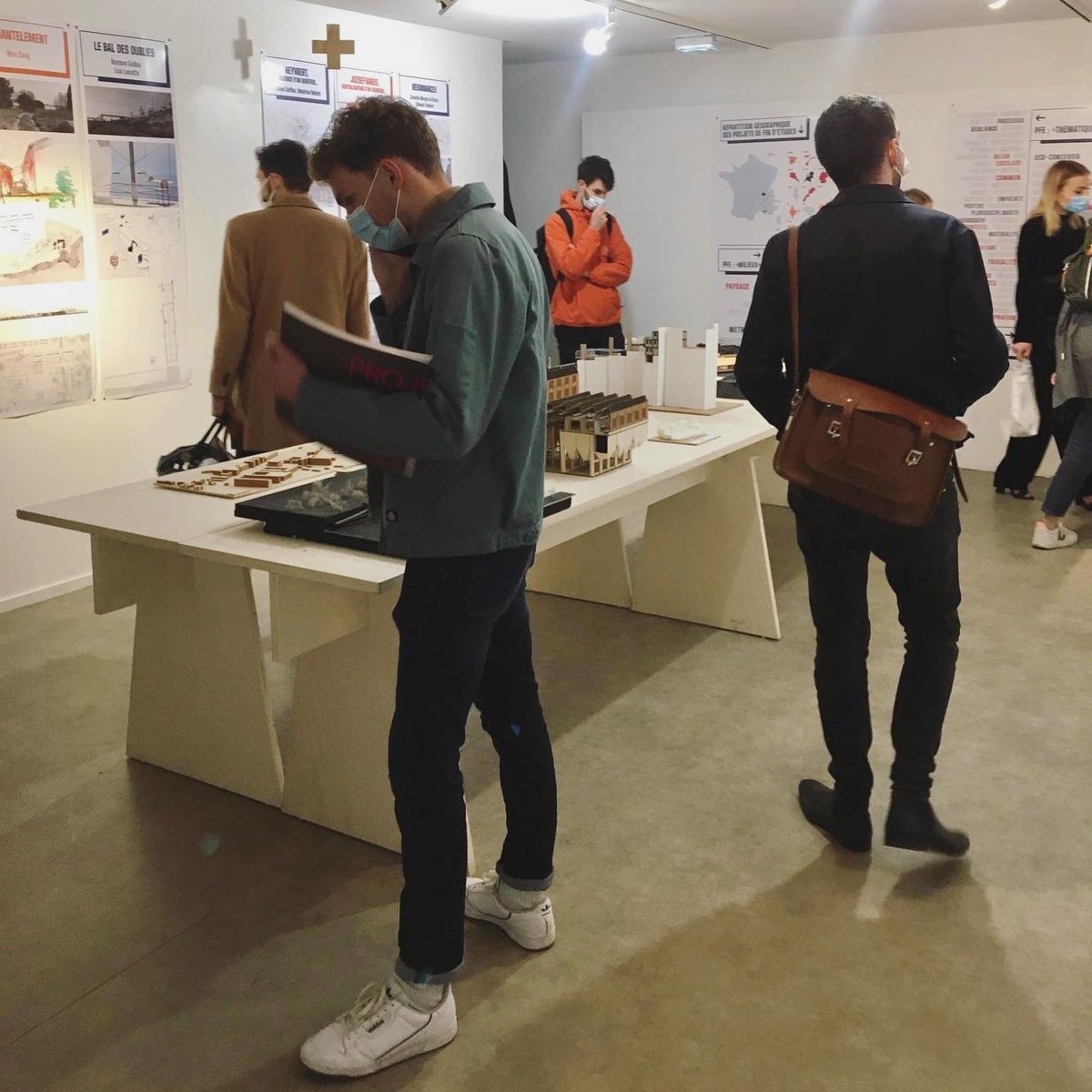 |. RETOUR SUR .| #JNA2020
Merci à nos partenaires pour leur mobilisation <a href="/chic_archi/">Chic, de l'Archi!</a>, Collectif Pourquoi Pas, <a href="/ENSALyon/">ENSA Lyon</a>,  @mbalyon, Direction Regionale des Affaires Culturelles et merci au public nombreux et plus que jamais impliqué !